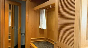 Privately Owned Hotel Room in Oaks Hotel - Image 4