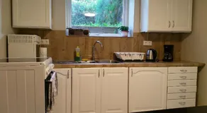 Newly Renovated 2 Bedrooms Apartment - Walking distance to Everything in Moss - Image 3