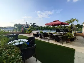 Vatika Premier Hotel - Image 5