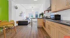 Cheerful Stays: Spacious Flat in Vibrant Leith - Image 3