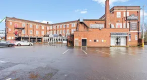 Modern Self-Contained Studio in Dudley with Parking close to Town Centre - Image 4
