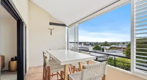 Live the Brisbane Life, 5 Min to Felons - Image 5
