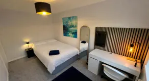 Serviced Accommodation, 3 Bed, allocated off road parking, Contractor Ready - Image 2