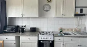 76 Brambles Chine, 2 bedroom bungalow in beautiful holiday village, 1 night stays and Ferry travel offer available - Image 4