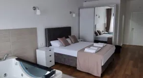 Elan Luxury Apartments & Rooms - Image 2
