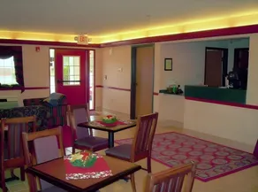 Western Inn & Suites Hampton - Image 5