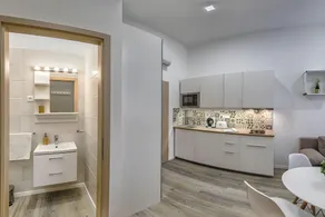 Latte Deluxe - Glam Downtown Apartments - Image 3