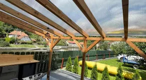 A room by a weir with a view of Rožmberk Castle - Image 3