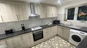 Family House In Walpole Road, Old Windsor - Image 3