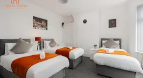9 Guests, 4 Bedrooms, Modern Comfort in Bootle - Image 2