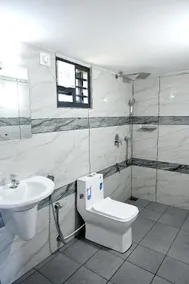Moonglade Service Villa - Image 2