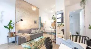 AL5 Seaside Bliss-stylish loft steps from Malvarrosa - Image 2