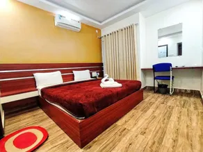Hotel Palm Suite - Image 3