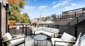 Stunning 5BR Home in Heart of Chicago with 2 Rooftops - Image 4