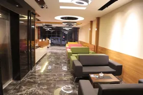 Van Hotel - Image 5