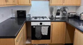 3 Bed Near Hospital Perfect for Families & Workers - Image 3