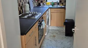 Spacious Central Reading Flat, 2 Double Beds, Wi-Fi, Parking - Image 4