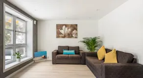 Bright family home - Image 3