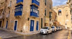 Valletta City Vibes Top Floor with jacuzzi - Image 2