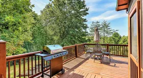 Peak-a-Blue Cabin - Watch Movies from Hot Tub, Mountain View, Bigfoot Bunker Game Room, Fire Pit, Oversized Deck, Screened-in Porch - Image 5