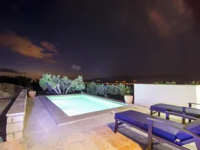 Holiday Home Bliss - Image 1