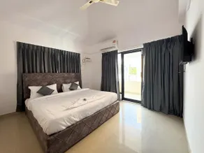 Lux Beach House-1 - Image 2