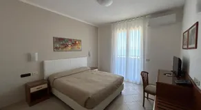 Bikini Hotel - Image 2
