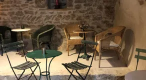 SAUVEURS DE REVES 2 suites indépendantes et un F2 privé dans un hôtel particulier - Image 2