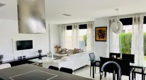 Luxury villa with private pool - Image 3