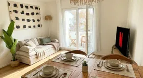 UP&GREAT Apartments - Modern Riverside Homes near Airport and Parking - Image 2