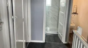Cozy Private Double Room with Workspace & Garden View - Image 3
