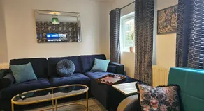 StayZen Apartments - Free Parking & Private Garden Ground Floor Central Woking - Business & Leisure - Image 5