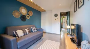Air-conditioned apartment with private parking - Image 2