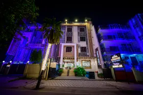 THE LANDMARK HOTEL - Image 3
