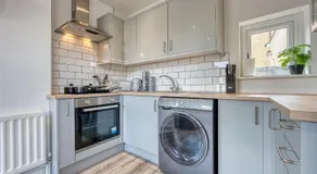 Buckwell Heights - 2 Bedroom Free Parking Wifi Sky TV - Image 4