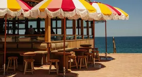 Spacious, ocean-front, pied-à-terre with stunning views &opposite cafes - Image 3