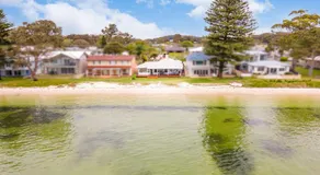 Beached Inn Spacious beach front house - Image 4