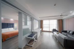 Huayu Art Hotel - Image 5