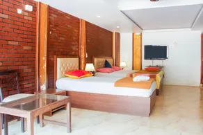 Round Cube Guest House - Image 4