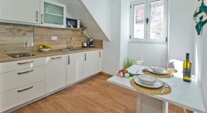 *Beautiful, centrally located studio apartment* - Image 2