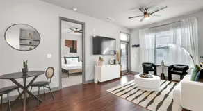 Radius West Midtown Apartments by Frontdesk - Image 2