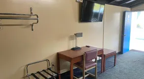 Budget Inn - Madison - Image 5