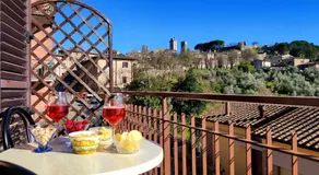 Lovely Balcony San Gimignano Apartments - Image 2