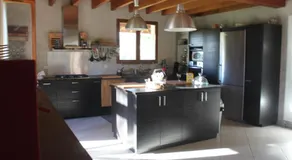 Villa au milieu des pins / bord du lac - Image 3