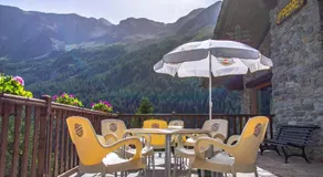 Hotel & Restaurant Perret - Mountain People - Image 2