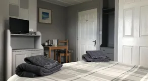 Channel View Guest House - Image 2
