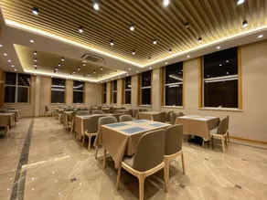 Vienna Hotel (Qingdao Golden Beach) - Image 2