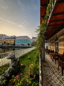 Lavian Hotel - Image 2
