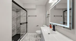 Elegant 5-Bedroom Luxury Haven - Image 4