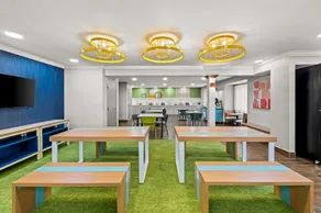 Spark by Hilton Sterling Dulles Airport - Image 3